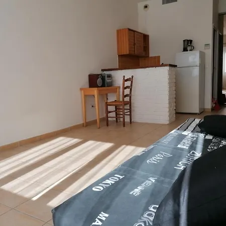 Sainte Maxime grand studio climatisé proche du bord de mer Appartement *